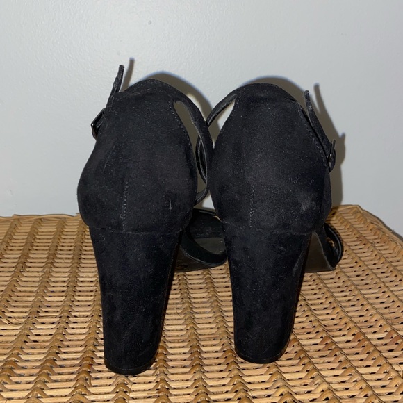 Worthington strappy black sandal heel - Picture 3 of 3